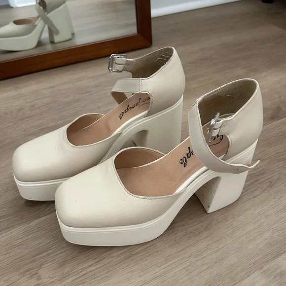 Free People - Gwen Mary Jane Platform Pump in Moonlight - Picture 3 of 4